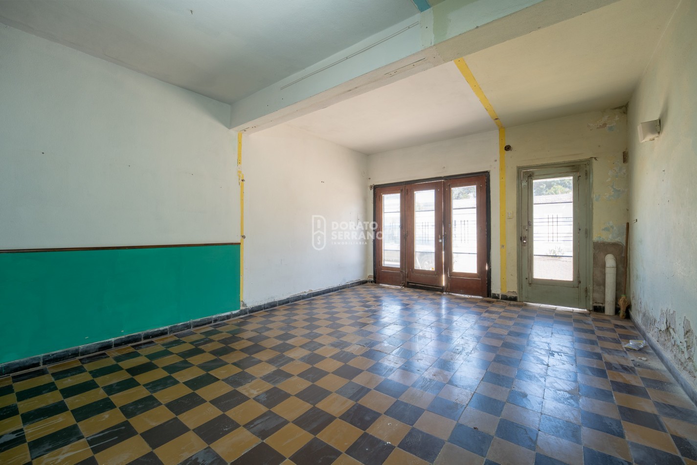 CASA CON LOCAL - PROYECTAR SIN LIMITES! AREA CENTRAL! 