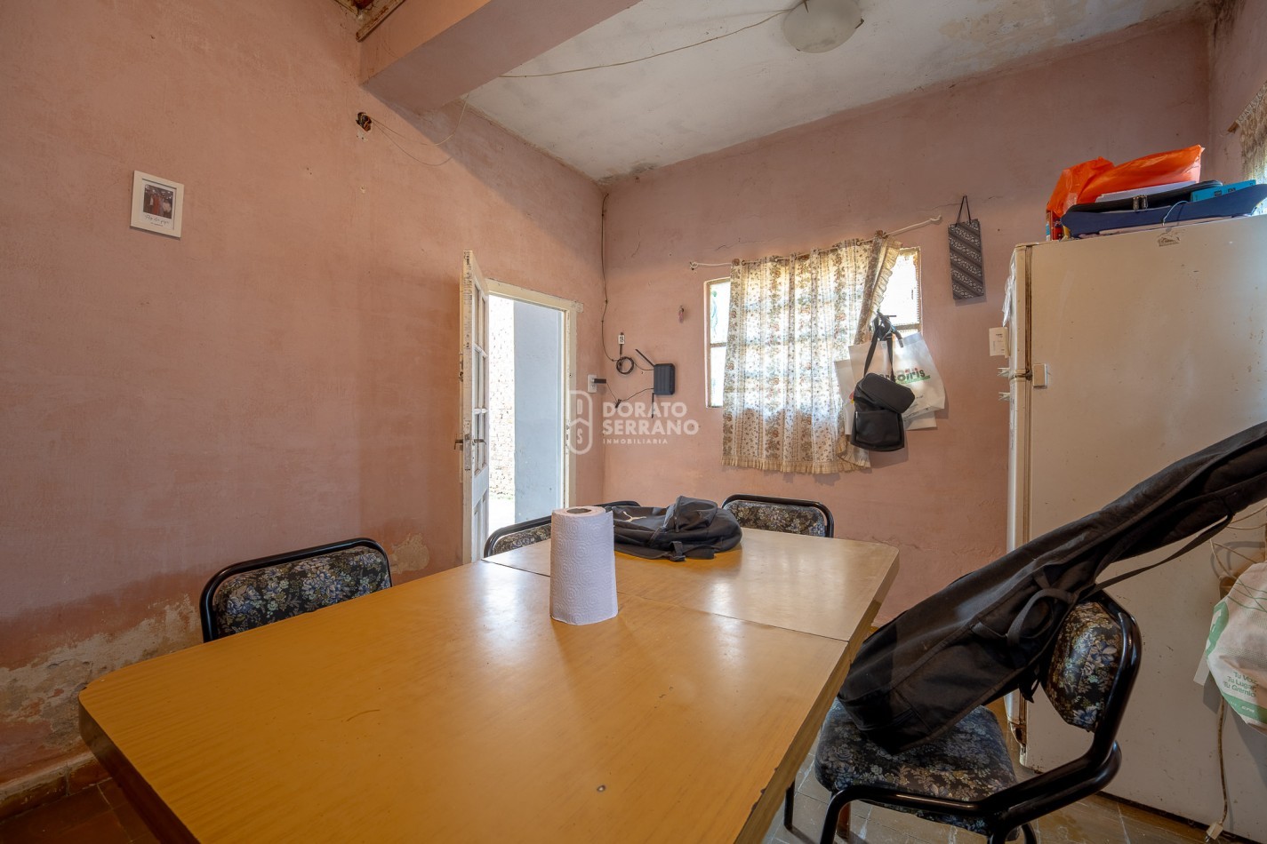 LOTE + PLUS CASA A DEMOLER O RECICLAR - TODOS LOS SERVICIOS EN SECTOR URBANO.