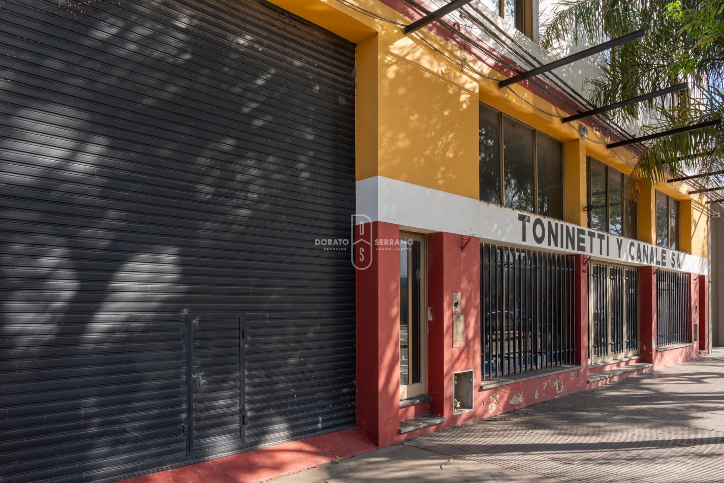ICONICO SALON COMERCIAL + DEPTOS. A TERMINAR.  