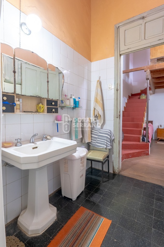 CASA EN ESQUINA & TODOS LOS SERVICIOS.