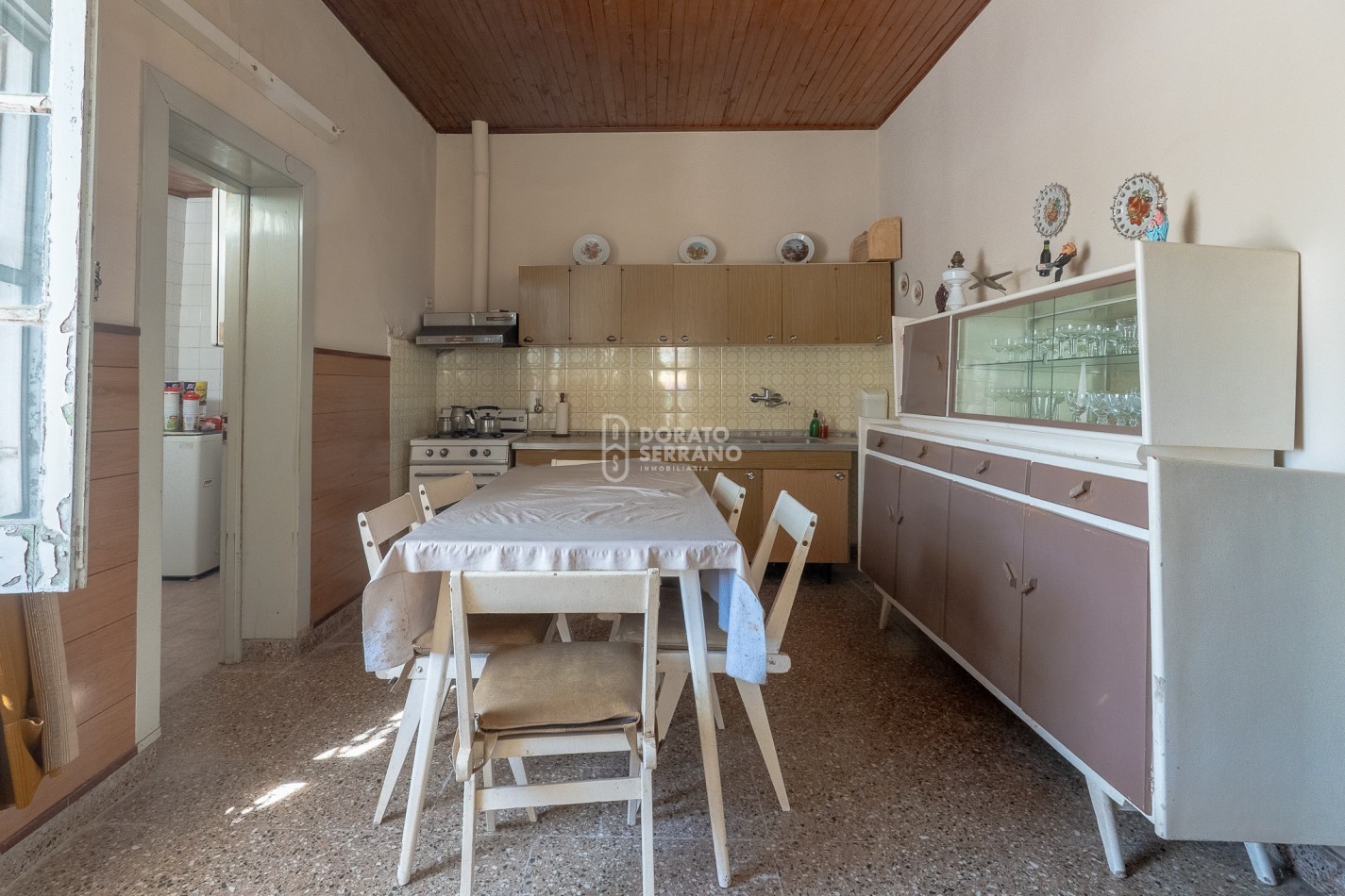 CASA + LOCAL SOBRE AVENIDA! 14 MTS. DE FRENTE!