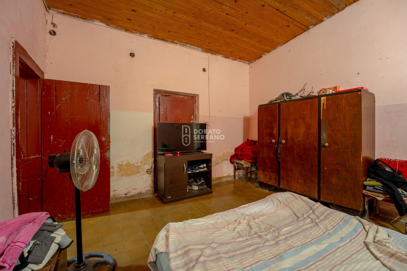 LOTE + PLUS CASA A DEMOLER O RECICLAR - TODOS LOS SERVICIOS EN SECTOR URBANO.