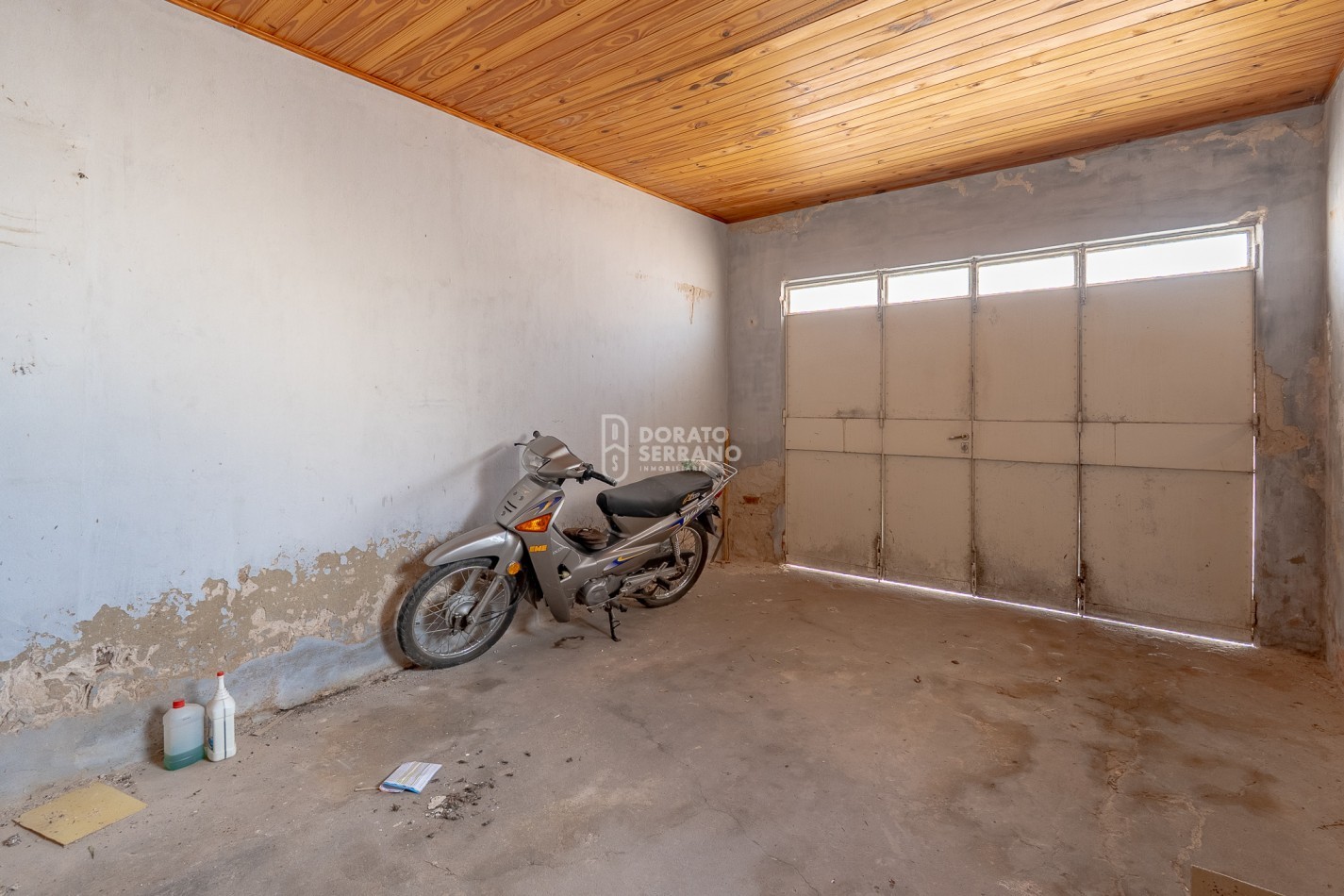 CASA + 750 M2 DE LOTE! Todos los servicios!