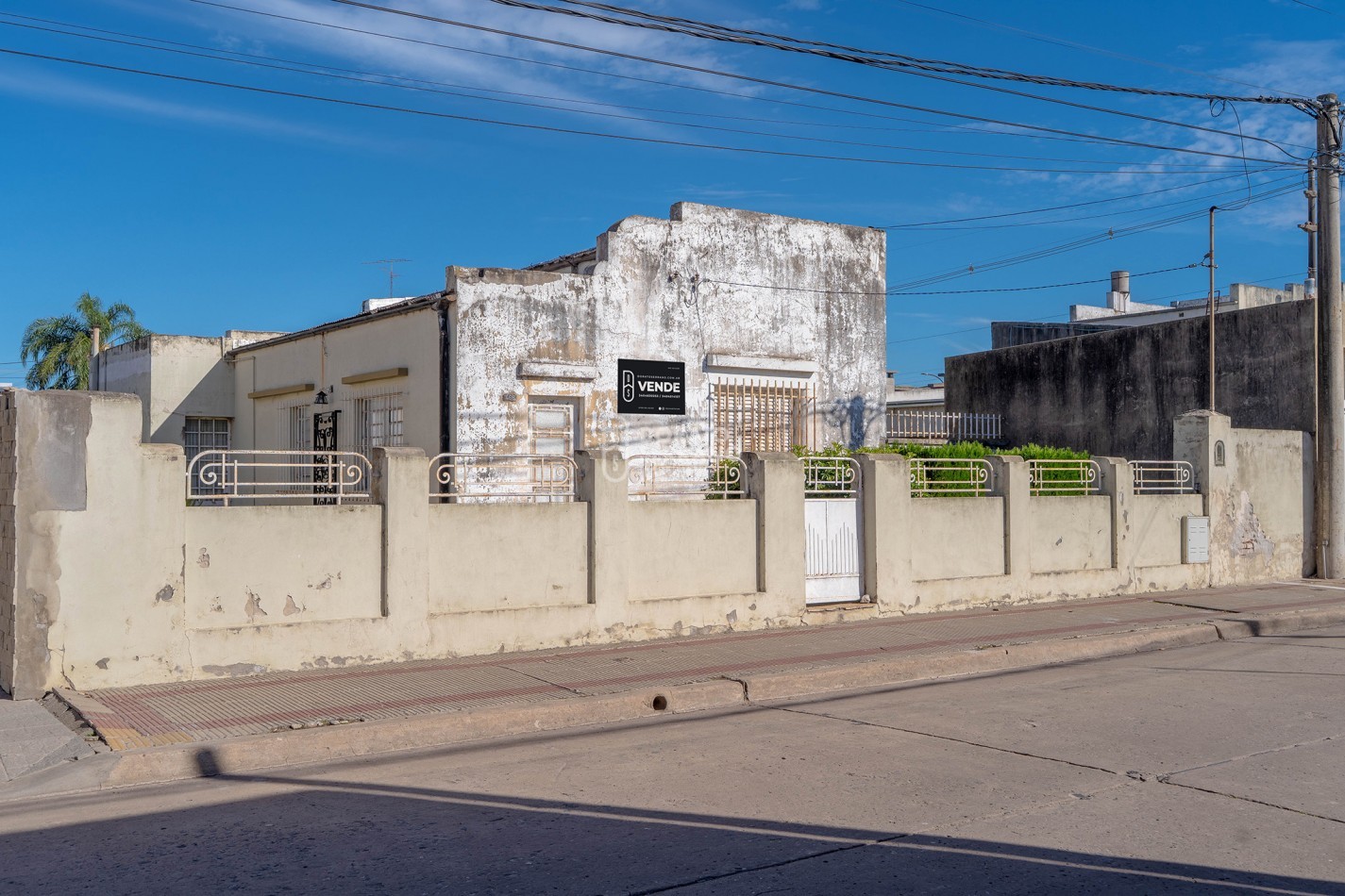 LOTE IDEAL 15X30 - A PASOS DE 20 DE JUNIO! + CASA A RECICLAR O DEMOLER.