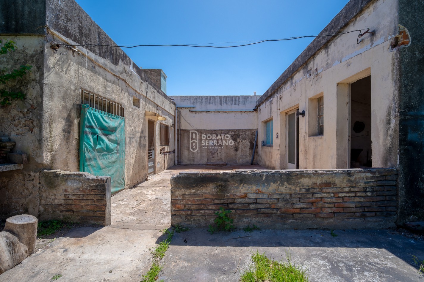 CASA CON LOCAL - PROYECTAR SIN LIMITES! AREA CENTRAL! 