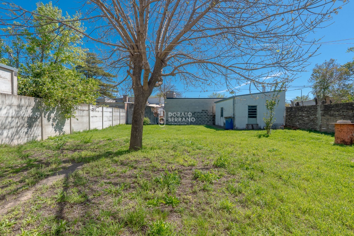 GRAN SUPERFICIE - TODOS LOS SERVICIOS - CASA A RECICLAR!