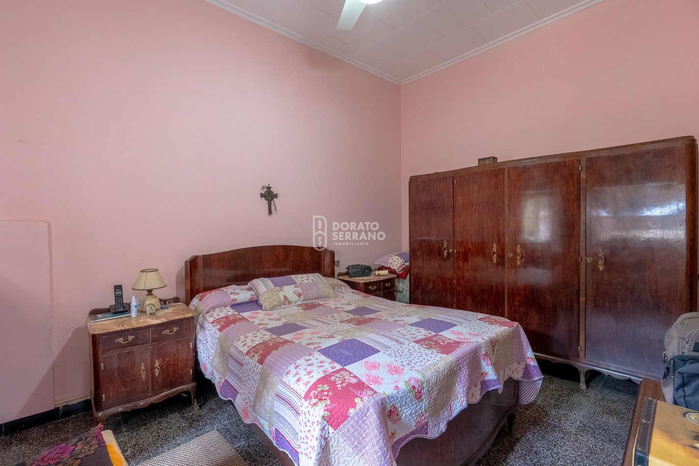 CASA EN ESQUINA & TODOS LOS SERVICIOS.