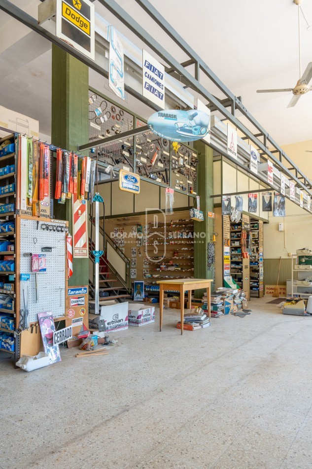 ICONICO SALON COMERCIAL + DEPTOS. A TERMINAR.  