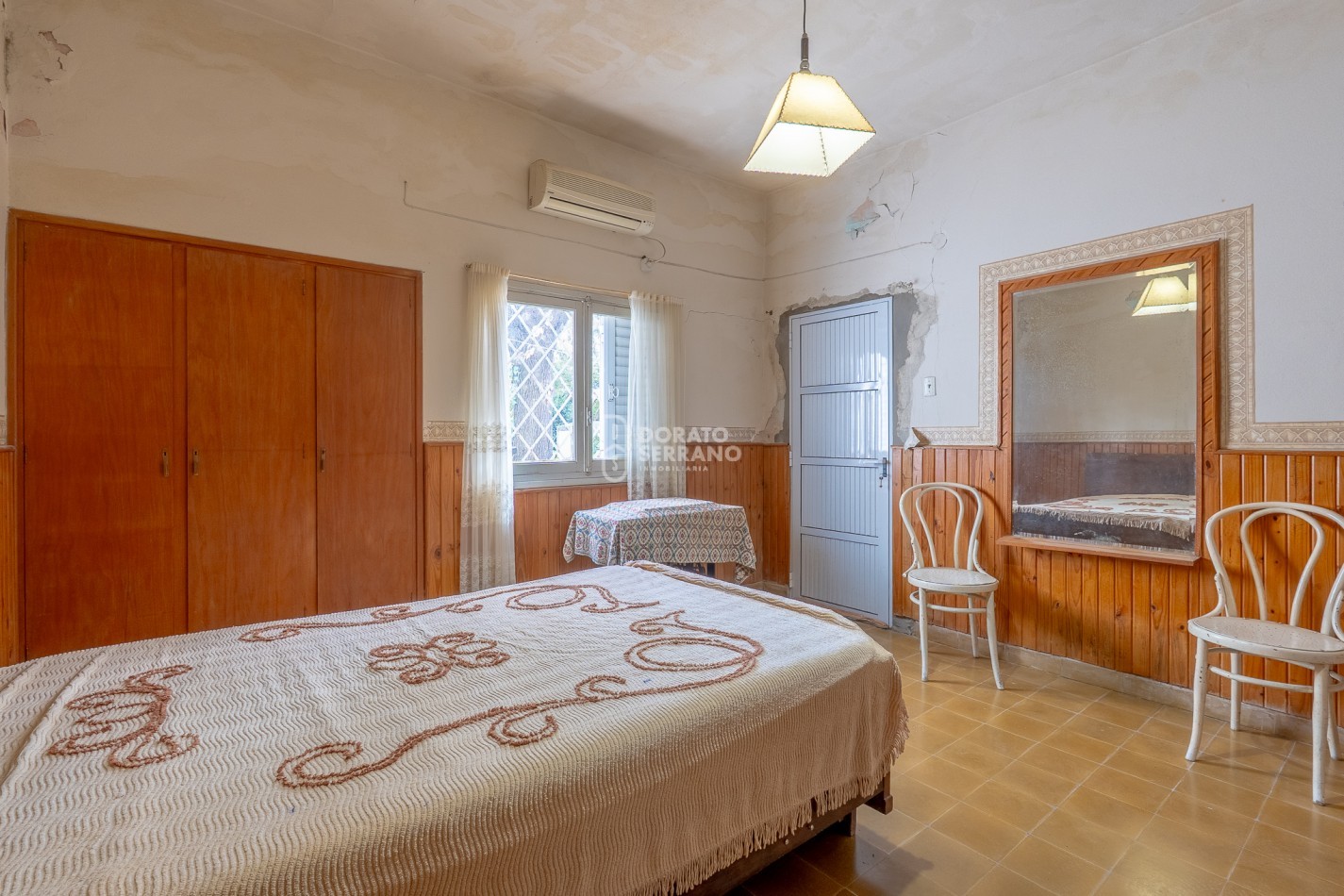 CASA + 750 M2 DE LOTE! Todos los servicios!