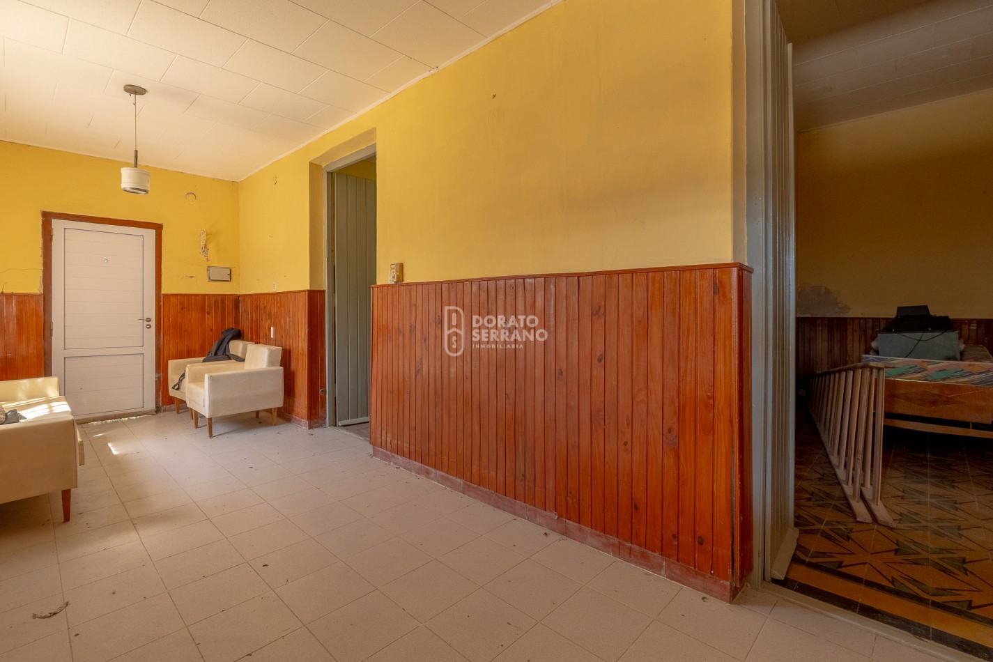 GRAN SUPERFICIE - TODOS LOS SERVICIOS - CASA A RECICLAR!