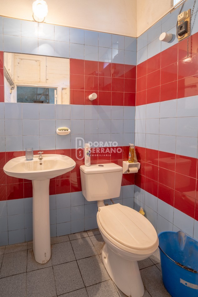 CASA CON LOCAL - PROYECTAR SIN LIMITES! AREA CENTRAL! 