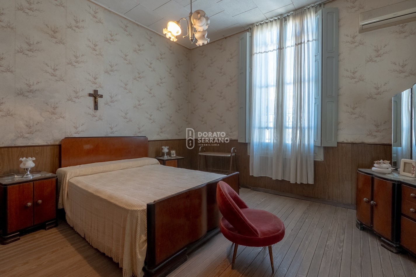 CASA + LOCAL SOBRE AVENIDA! 14 MTS. DE FRENTE!