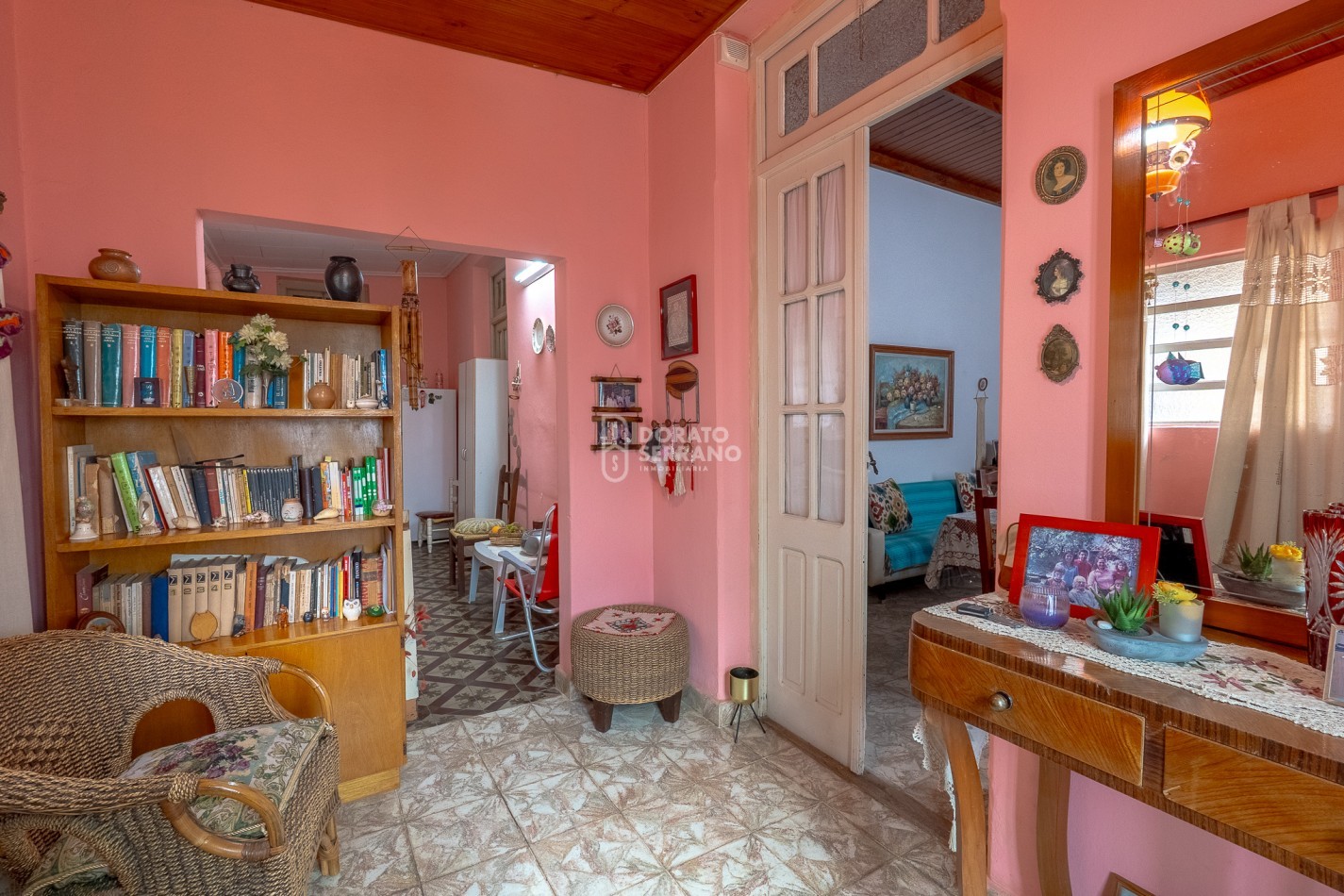 CASA EN ESQUINA & TODOS LOS SERVICIOS.