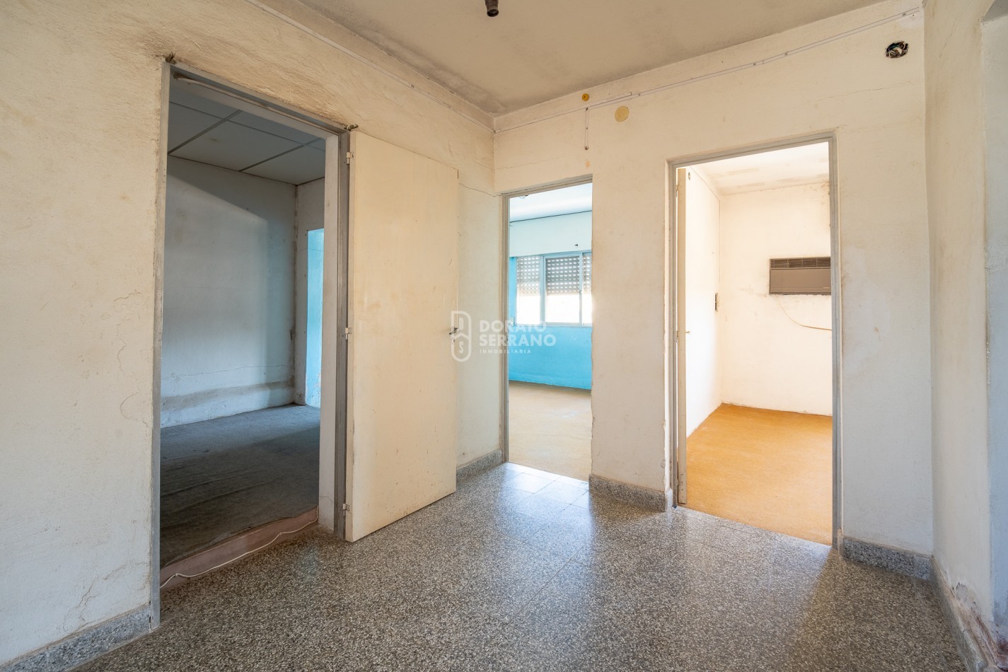 CASA CON LOCAL - PROYECTAR SIN LIMITES! AREA CENTRAL! 