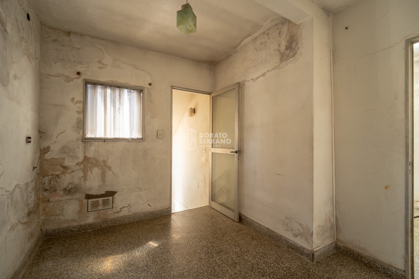 CASA CON LOCAL - PROYECTAR SIN LIMITES! AREA CENTRAL! 