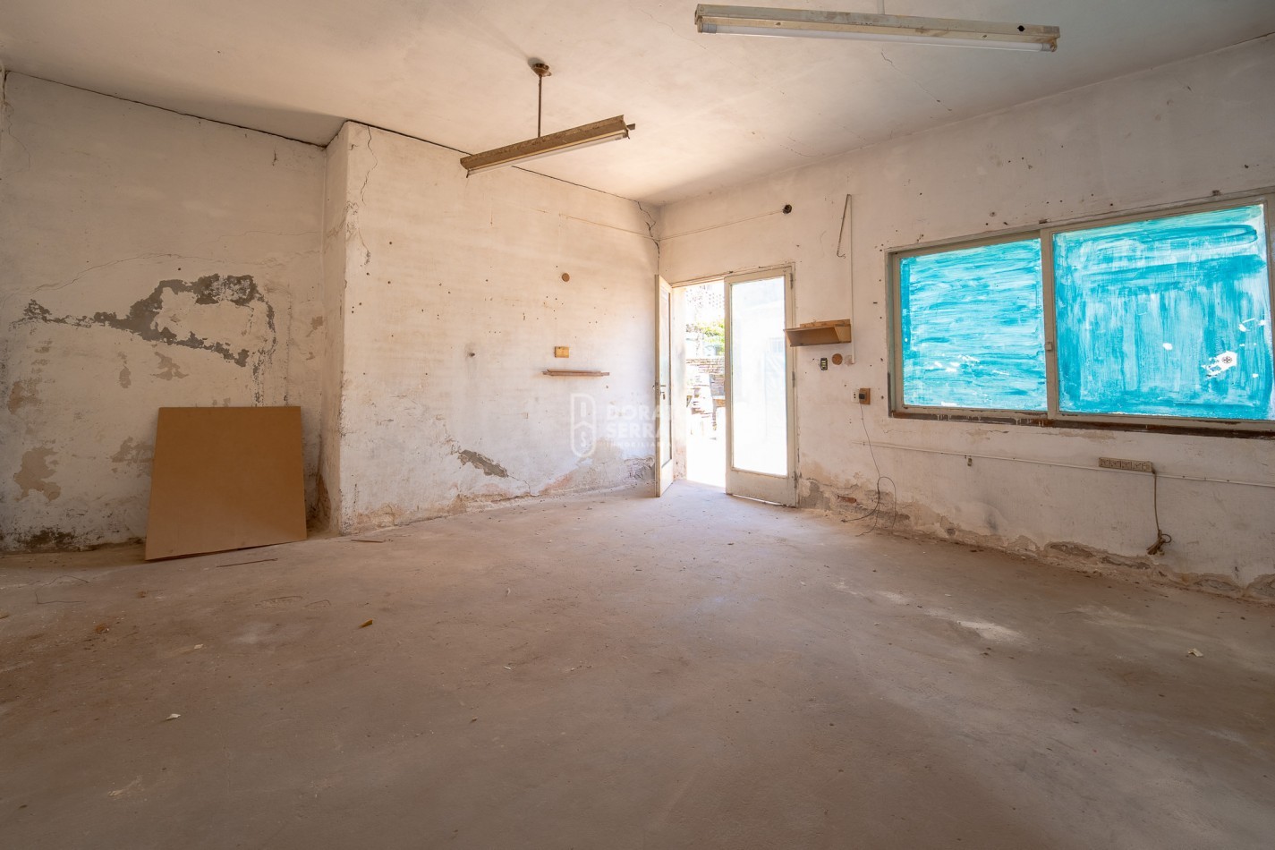 CASA CON LOCAL - PROYECTAR SIN LIMITES! AREA CENTRAL! 