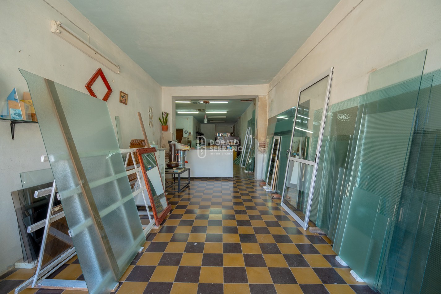 CASA CON LOCAL - PROYECTAR SIN LIMITES! AREA CENTRAL! 