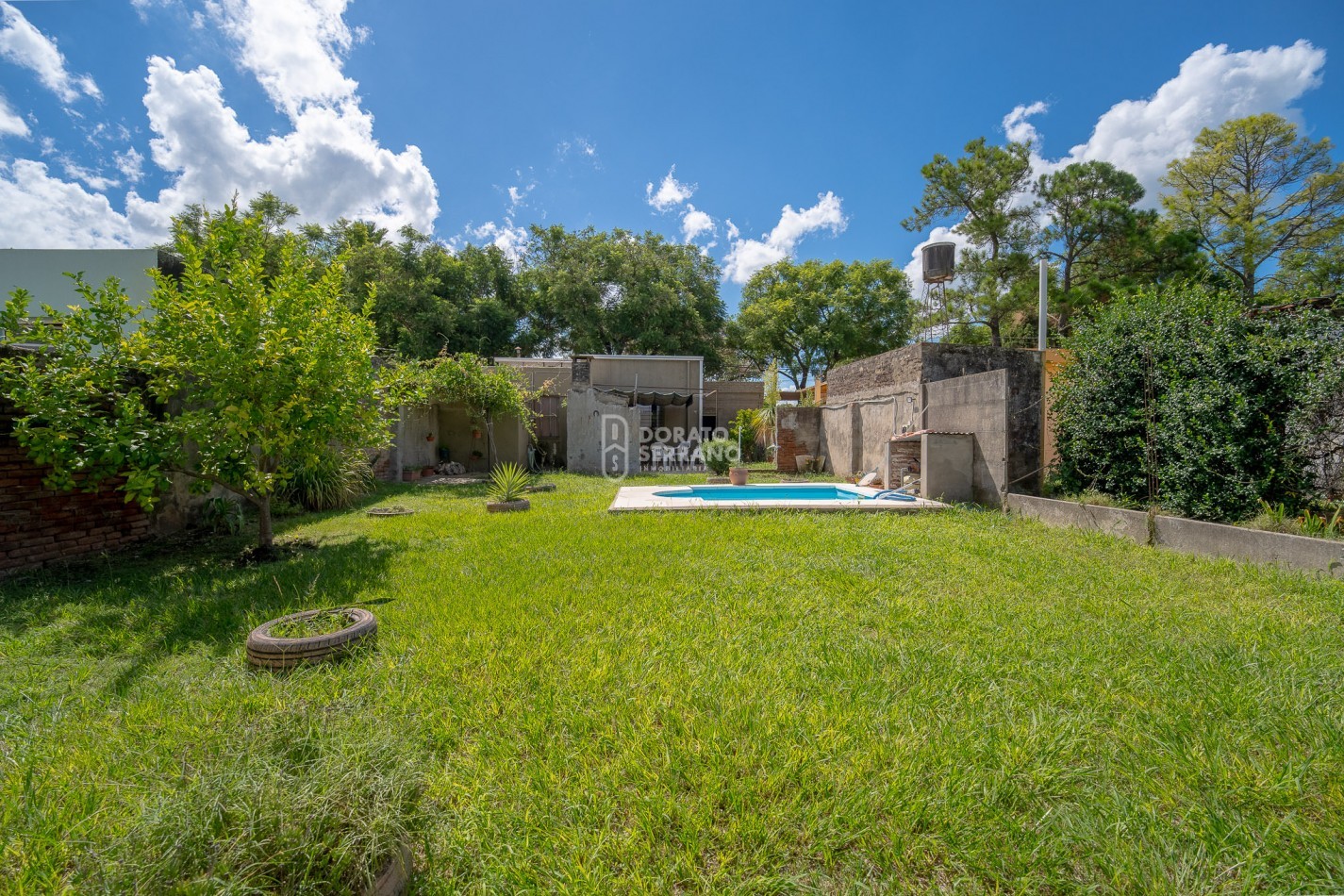 LISTA PARA HABITAR! TODOS LOS SERVICIOS! SOBRE AVDA!