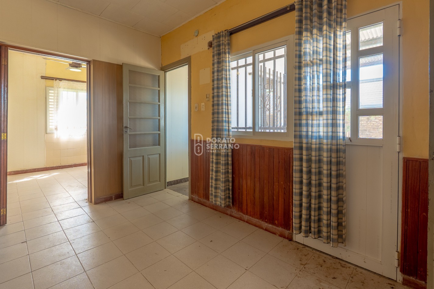 GRAN SUPERFICIE - TODOS LOS SERVICIOS - CASA A RECICLAR!