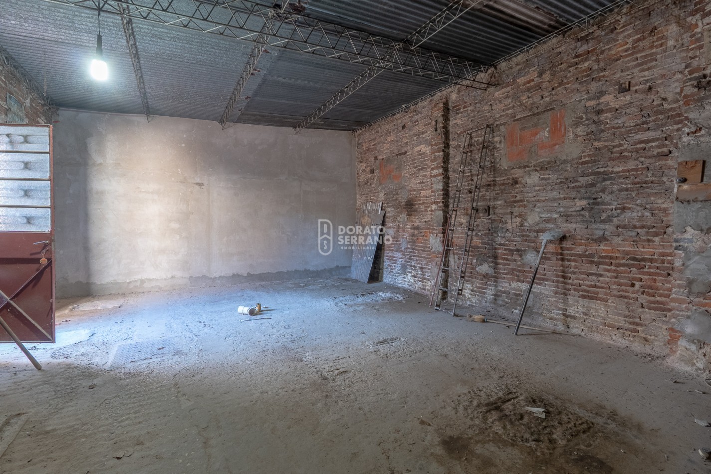 CASA A RECICLAR + GALPON NUEVO!