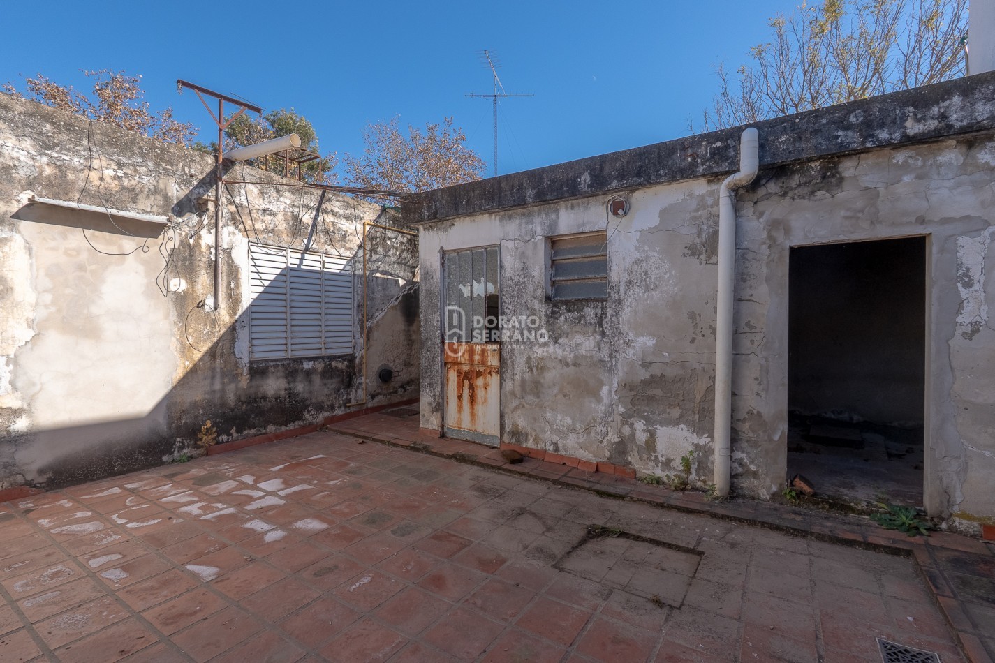 CASA A RECICLAR + GALPON NUEVO!