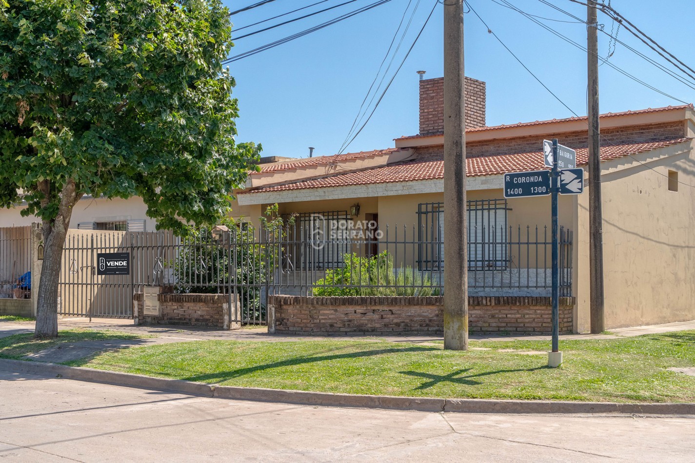 BONITA & LISTA PARA HABITAR! EN ESQUINA!