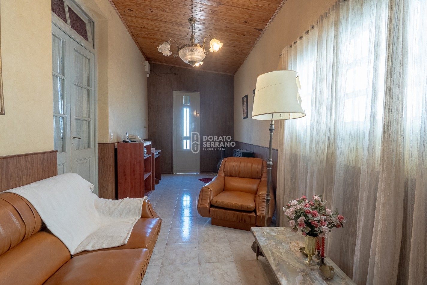 CASA + LOCAL SOBRE AVENIDA! 14 MTS. DE FRENTE!