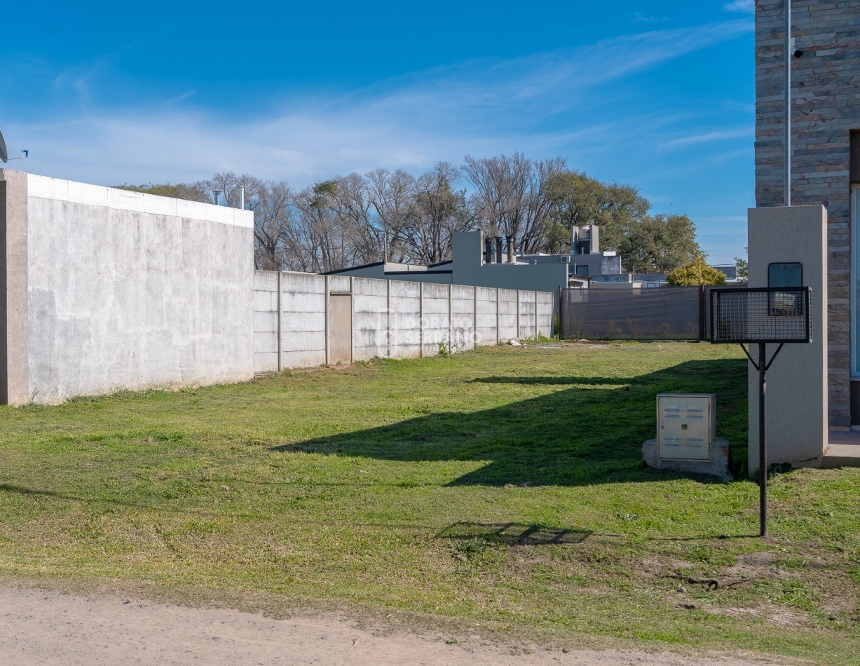 LOTE RESIDENCIAL - 10X30.