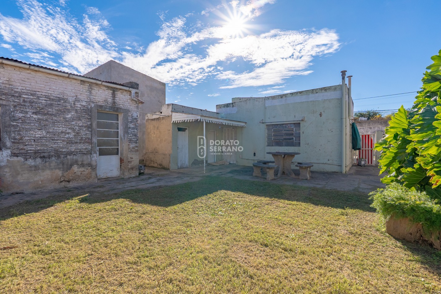 LOTE IDEAL 15X30 - A PASOS DE 20 DE JUNIO! + CASA A RECICLAR O DEMOLER.