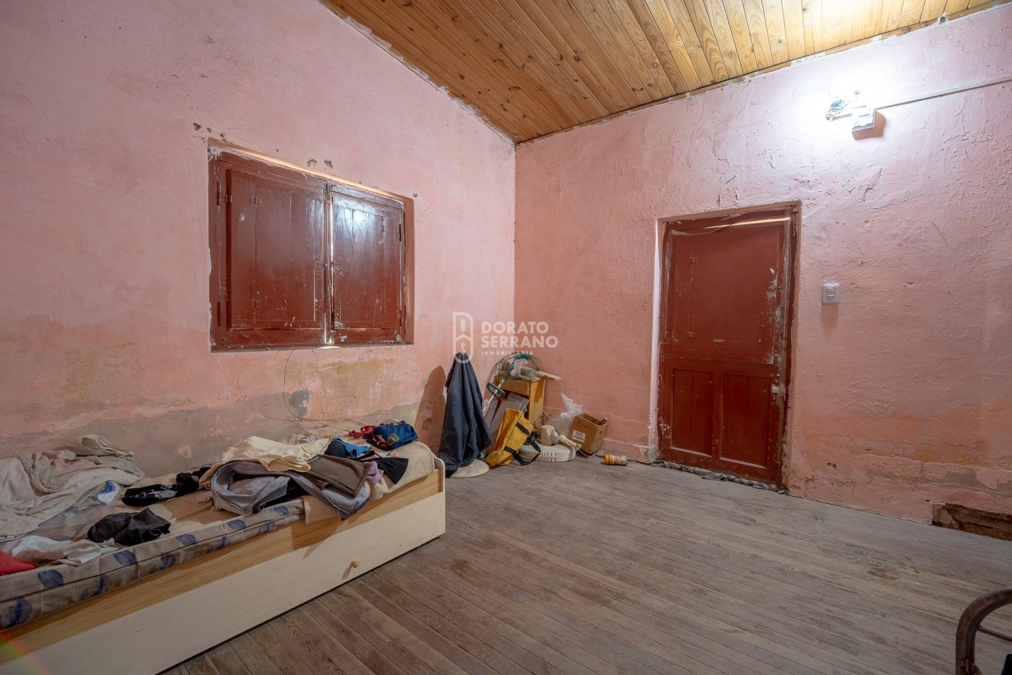 LOTE + PLUS CASA A DEMOLER O RECICLAR - TODOS LOS SERVICIOS EN SECTOR URBANO.