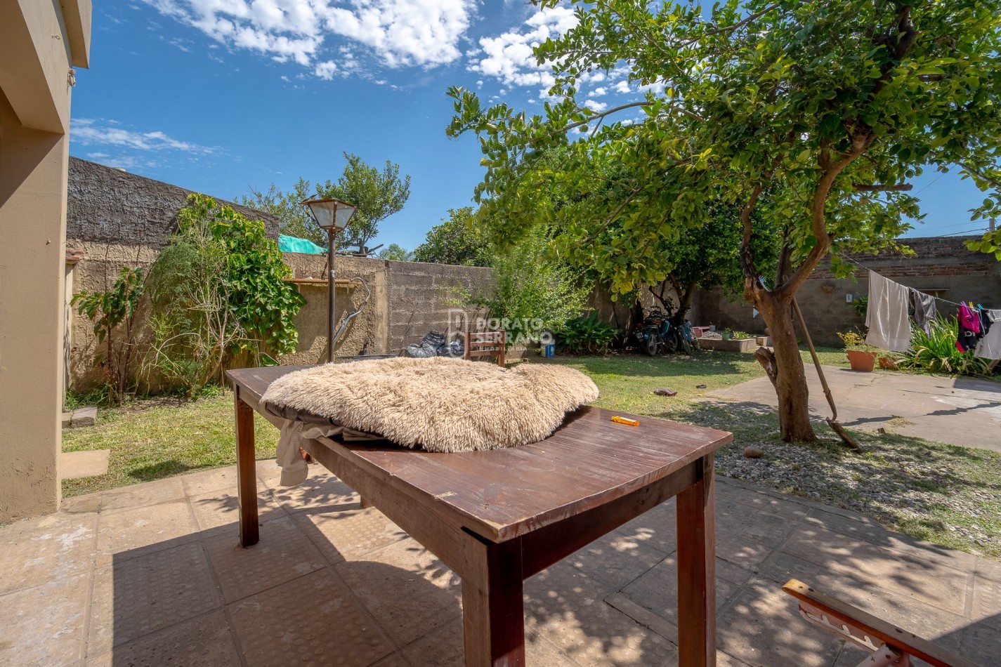 BONITA & LISTA PARA HABITAR! EN ESQUINA!