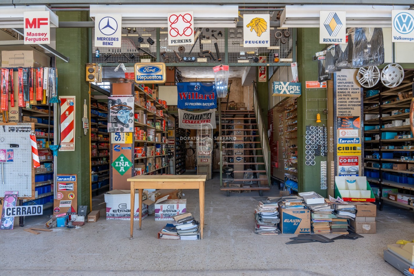 ICONICO SALON COMERCIAL + DEPTOS. A TERMINAR.  