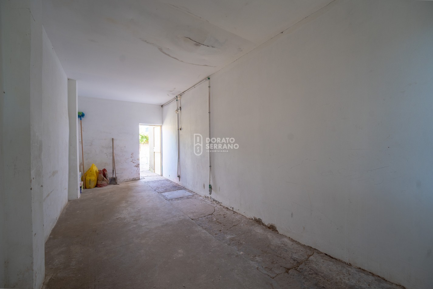 LISTA PARA HABITAR! TODOS LOS SERVICIOS! SOBRE AVDA!