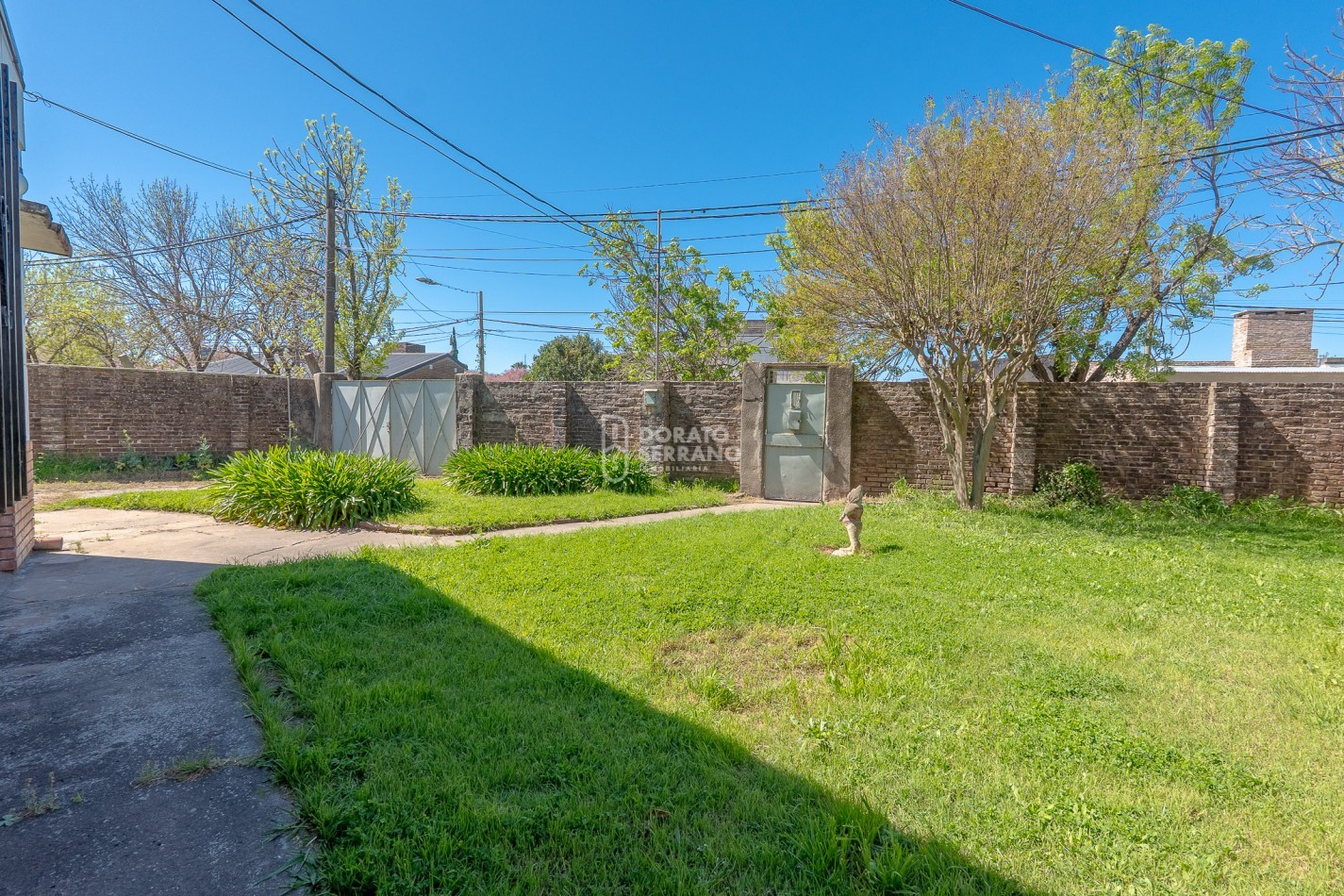 GRAN SUPERFICIE - TODOS LOS SERVICIOS - CASA A RECICLAR!