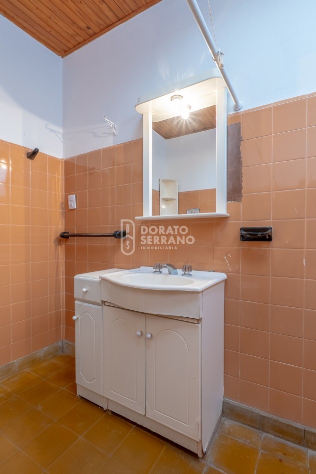 CASA + 750 M2 DE LOTE! Todos los servicios!