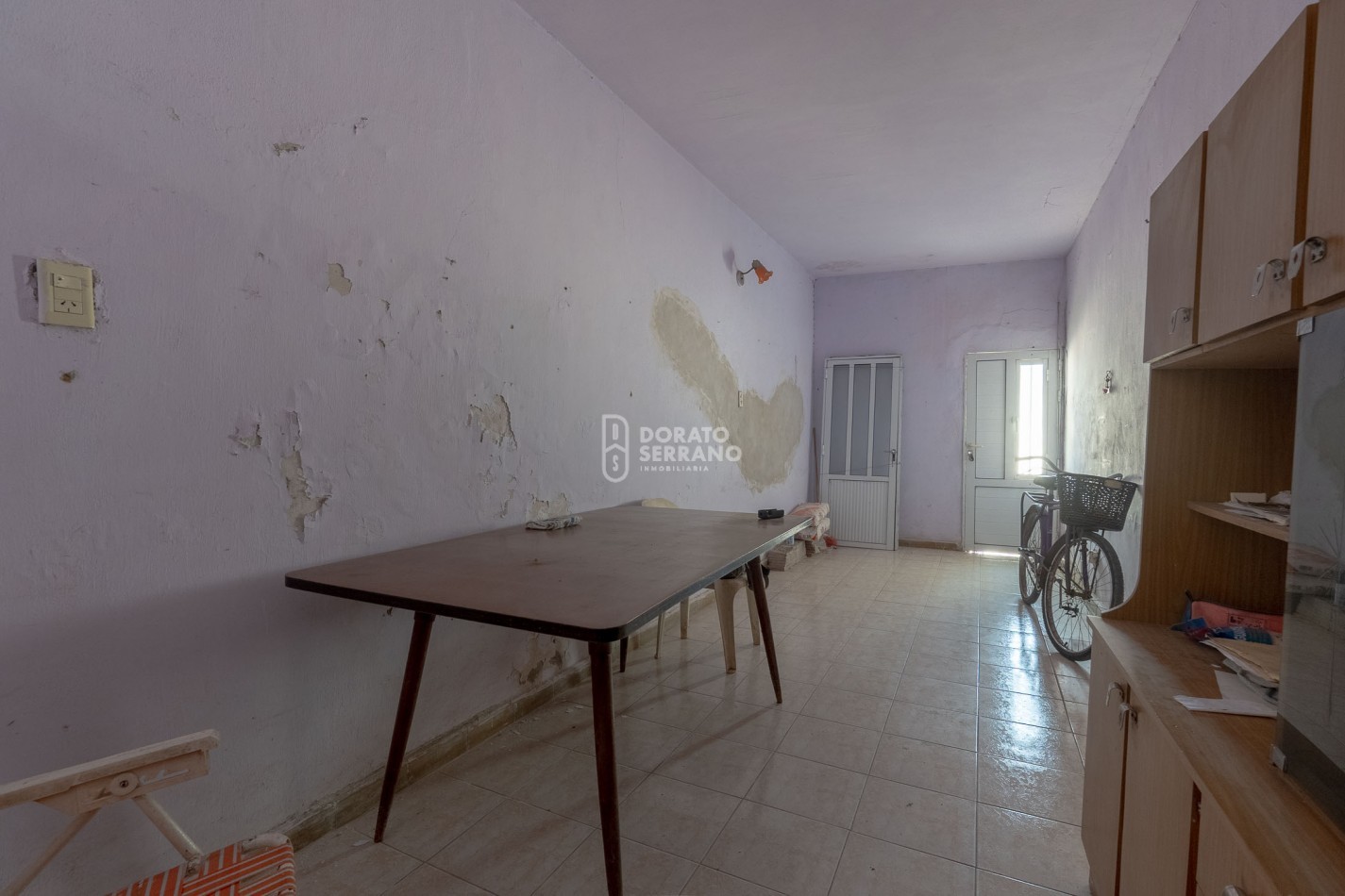 GRAN SUPERFICIE - TODOS LOS SERVICIOS.