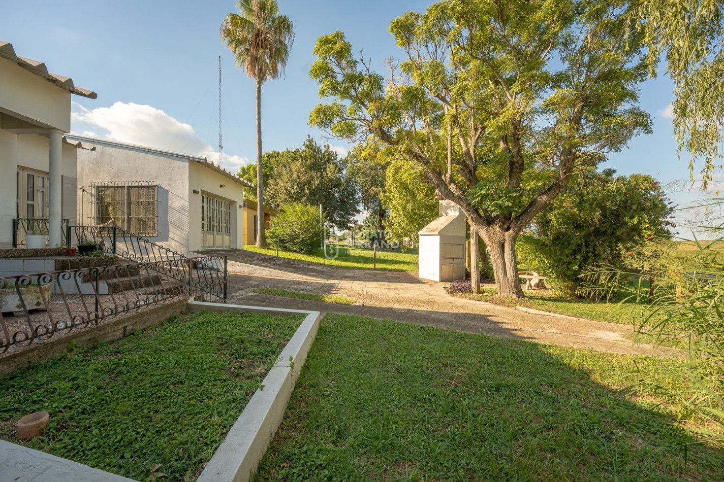 CASA EN EL RIO! GRANDIOSA! BARRIO BASUALDO!