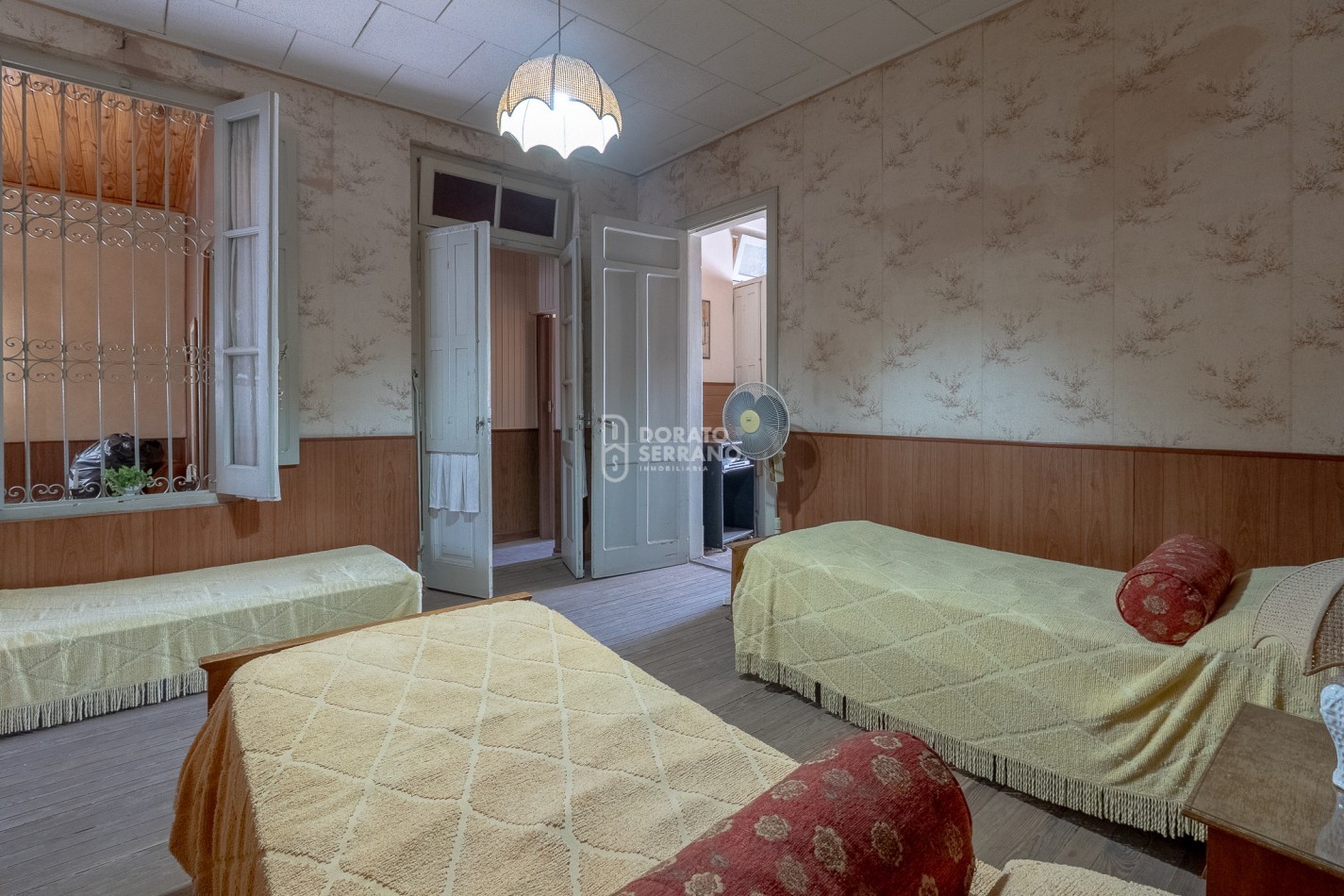 CASA + LOCAL SOBRE AVENIDA! 14 MTS. DE FRENTE!