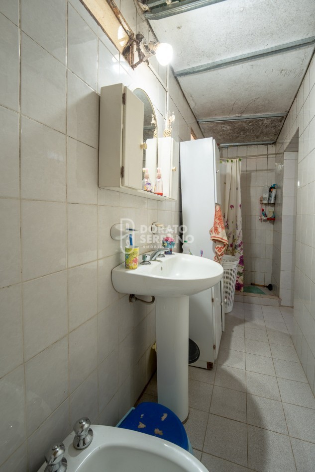 LOTE EN BARRIO FLORIDA! TODOS LOS SERVICIOS - PLUS EDIFICADO A DEMOLER O RECICLAR. 