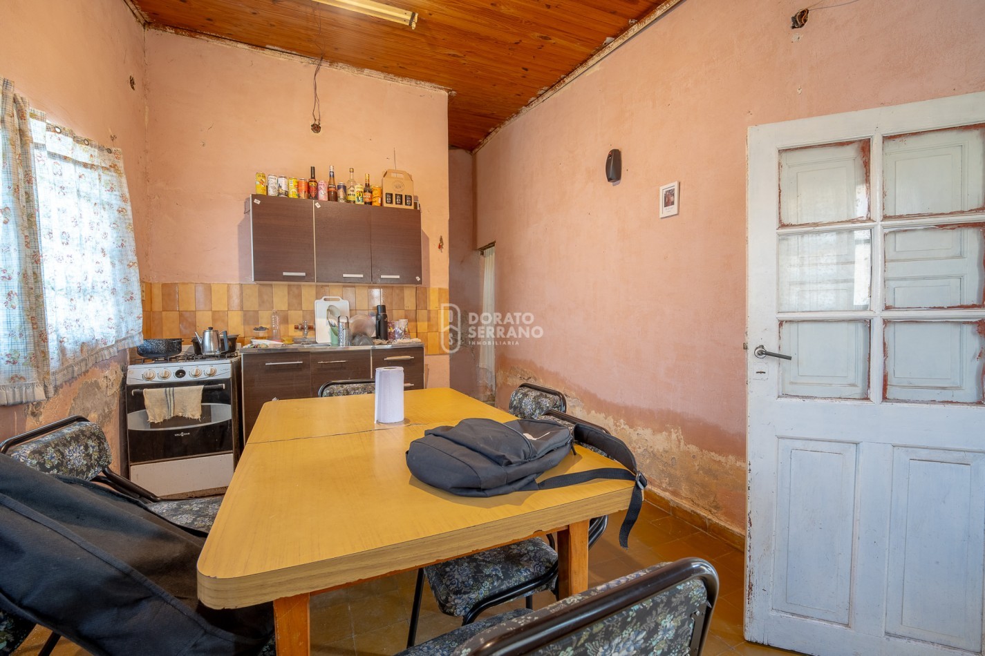 LOTE + PLUS CASA A DEMOLER O RECICLAR - TODOS LOS SERVICIOS EN SECTOR URBANO.