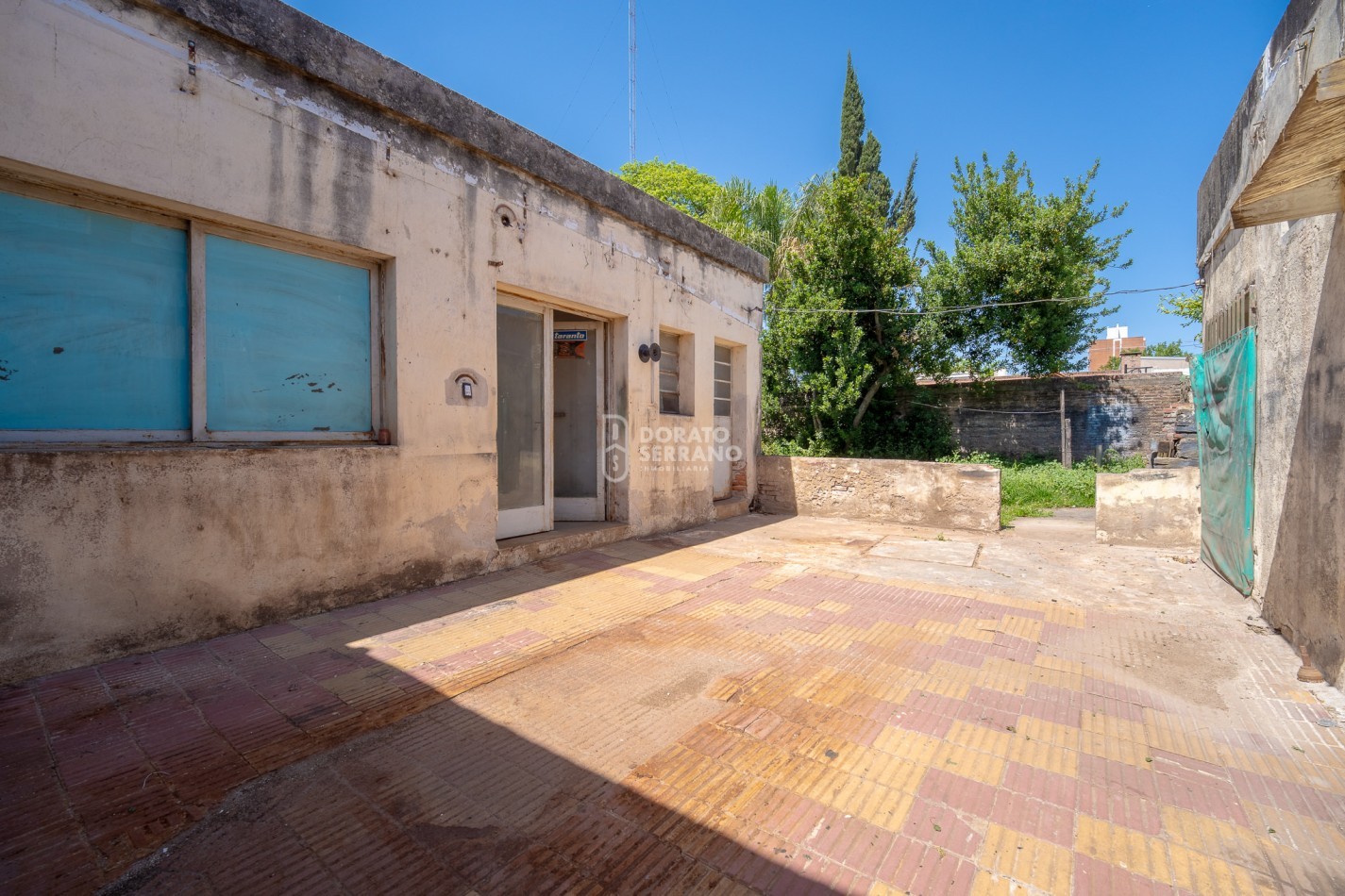 CASA CON LOCAL - PROYECTAR SIN LIMITES! AREA CENTRAL! 