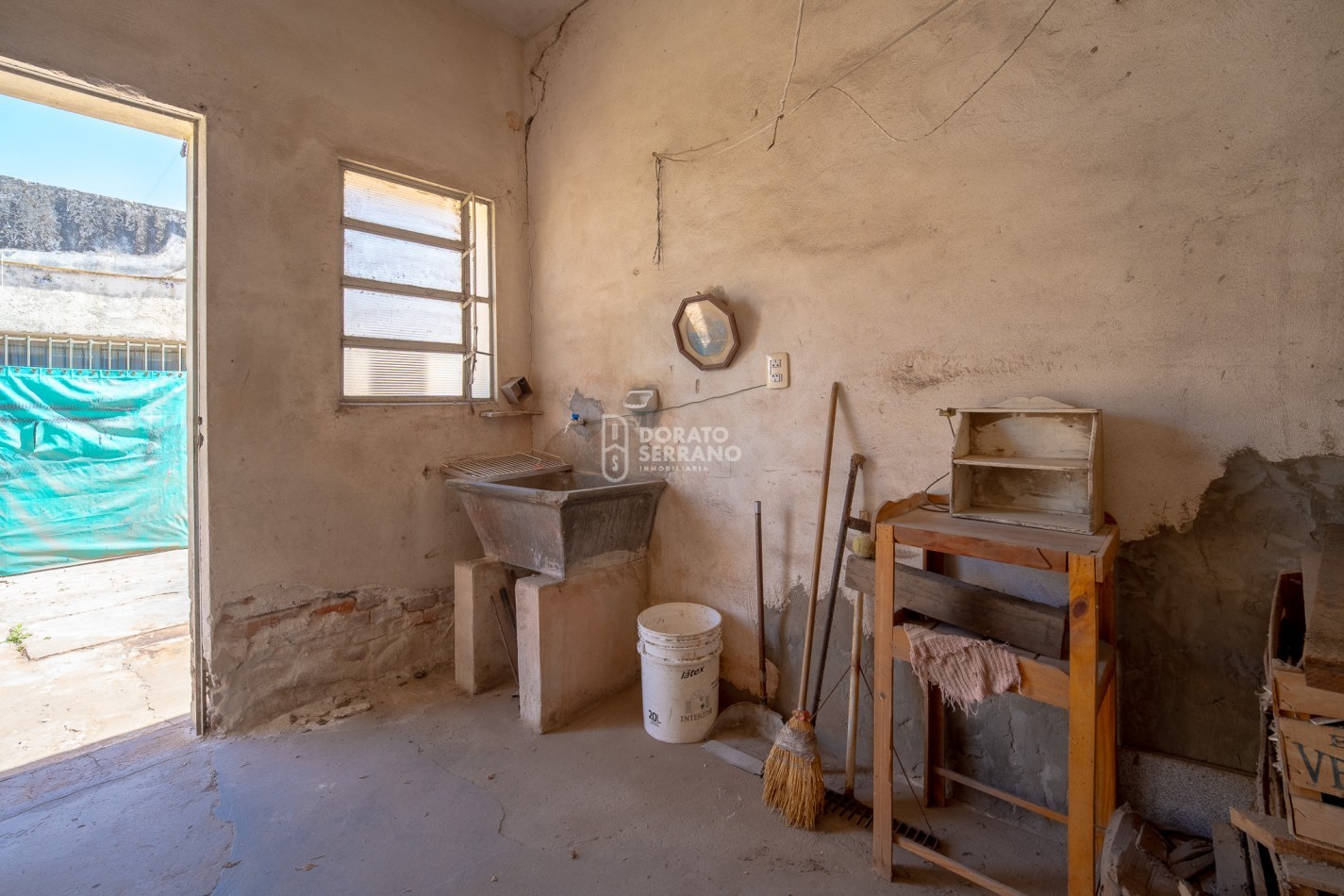 CASA CON LOCAL - PROYECTAR SIN LIMITES! AREA CENTRAL! 