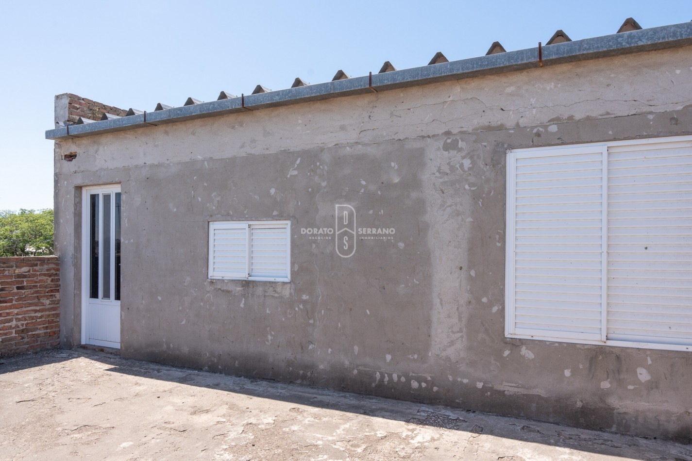 ICONICO SALON COMERCIAL + DEPTOS. A TERMINAR.  