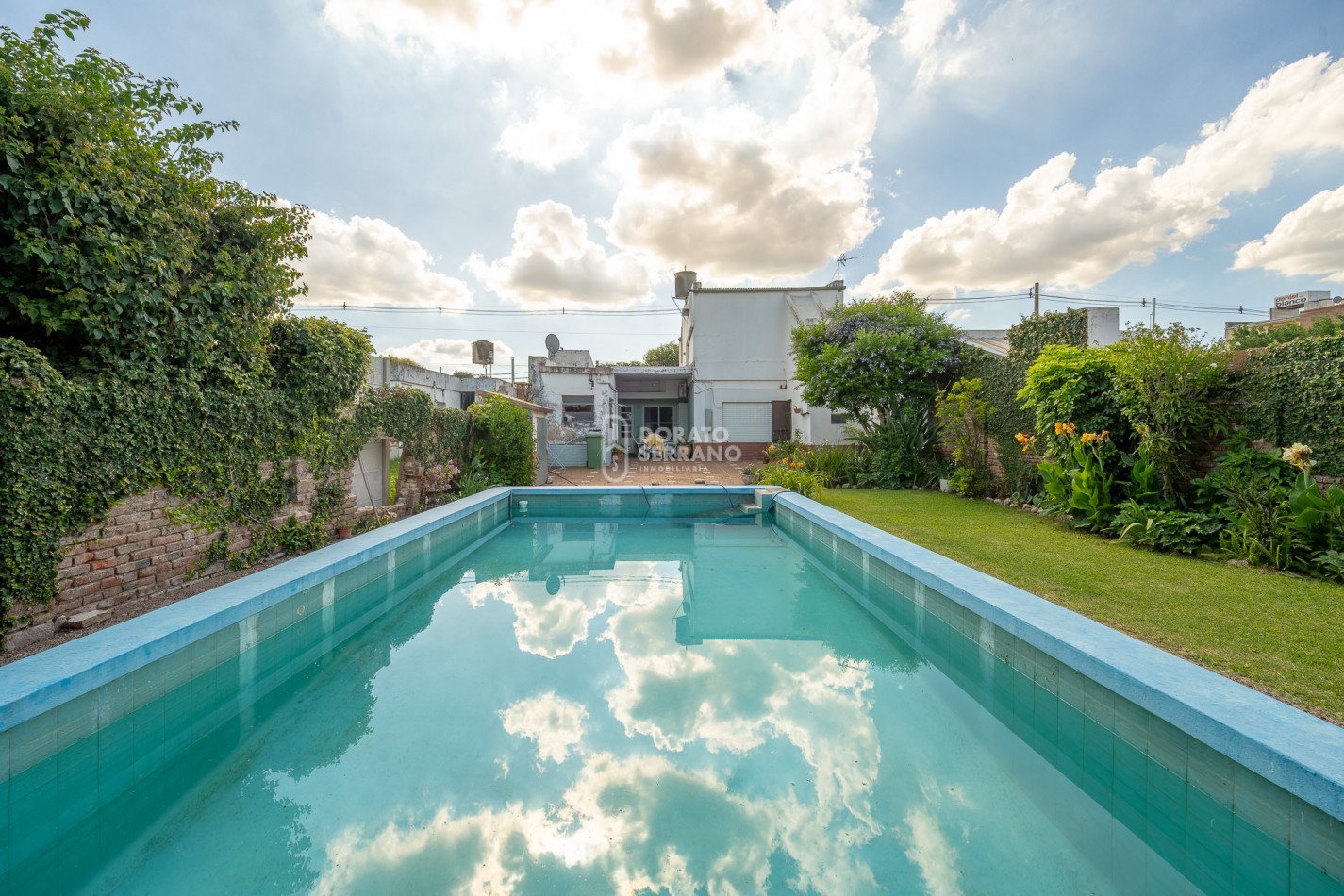 CASA EN BARRIO RESIDENCIAL! LISTA PARA UN NUEVO SUEÑO!