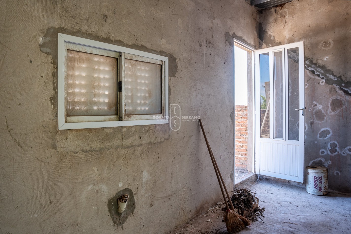 ICONICO SALON COMERCIAL + DEPTOS. A TERMINAR.  