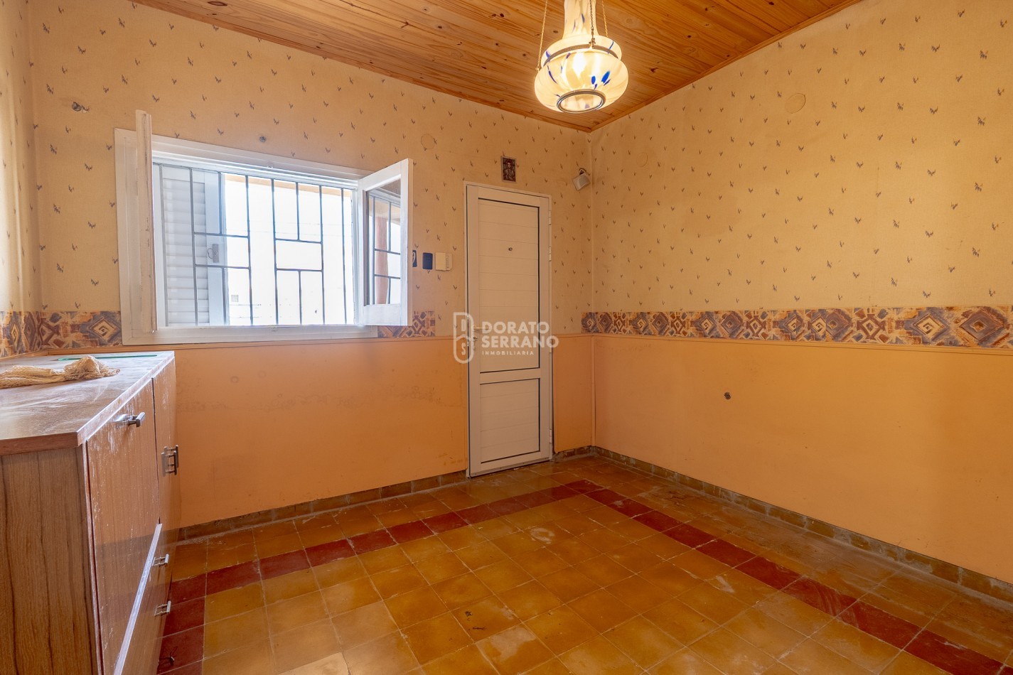 CASA + 750 M2 DE LOTE! Todos los servicios!