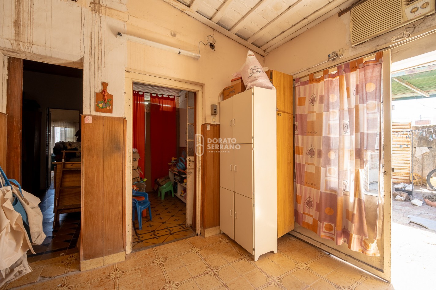 LOTE EN BARRIO FLORIDA! TODOS LOS SERVICIOS - PLUS EDIFICADO A DEMOLER O RECICLAR. 