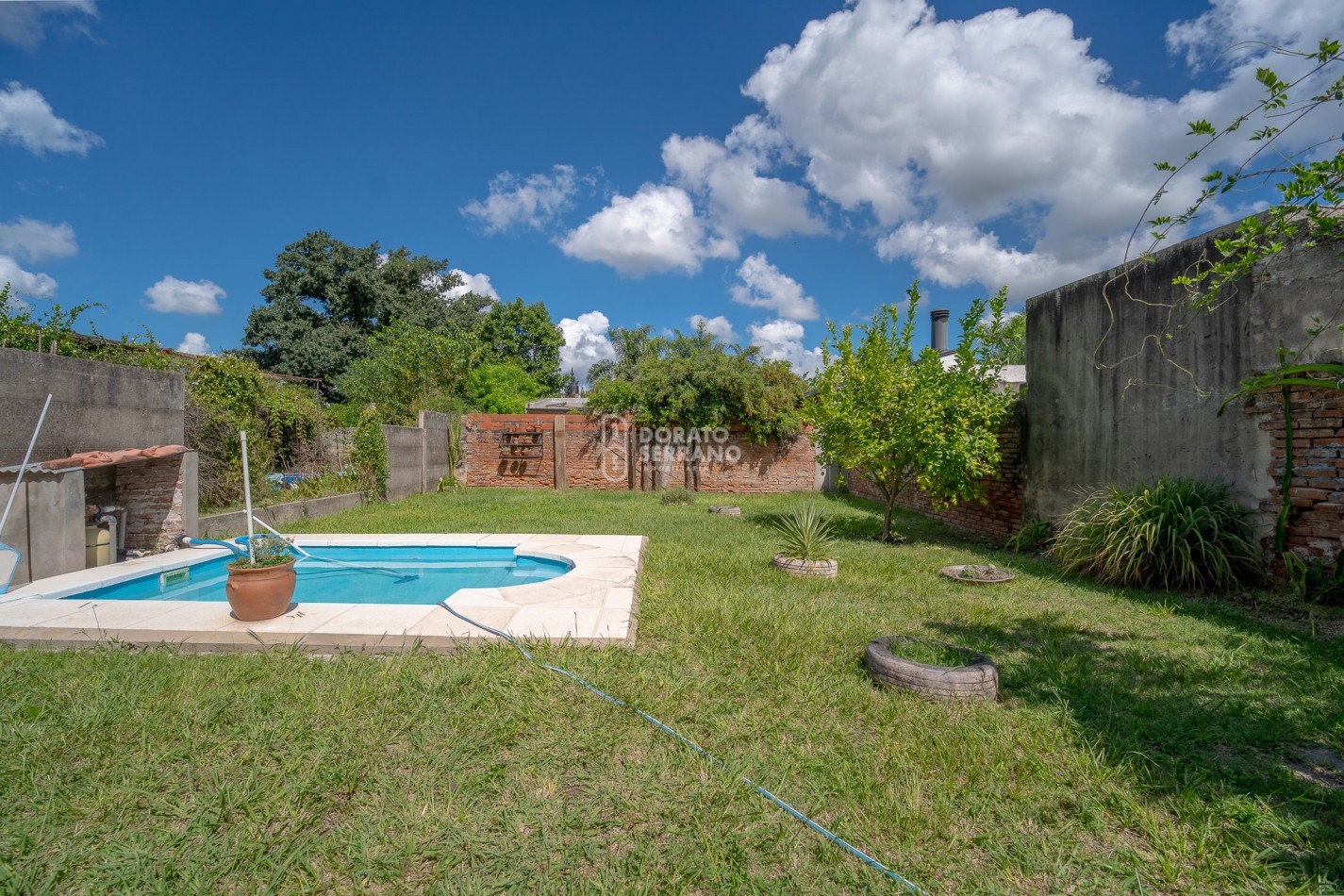 LISTA PARA HABITAR! TODOS LOS SERVICIOS! SOBRE AVDA!