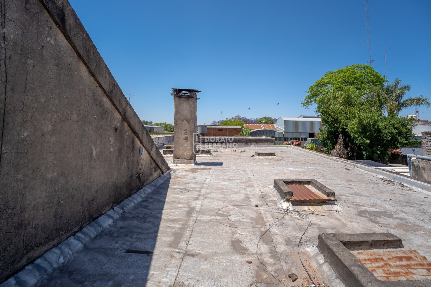 CASA CON LOCAL - PROYECTAR SIN LIMITES! AREA CENTRAL! 