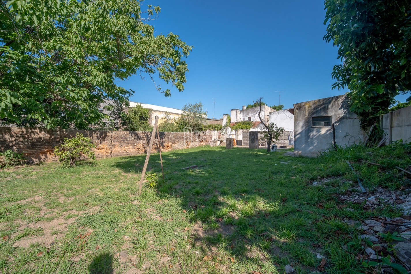 COMPLEJO DE 3 DEPTOS. CENTRICOS + PLUS: LOTE REMANENTE!  